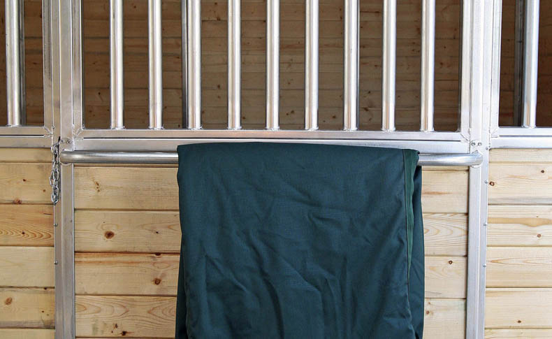 FCP-Tack-Accessories-Stall-Front-Blanket-Bar