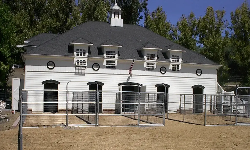 FCP Custom Wood Sided Steel Barns Project Image