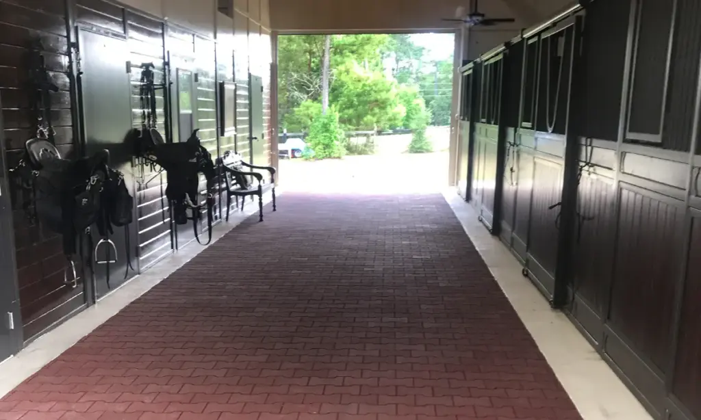 FCP Wood Sided Steel Barns Project Image Stalls